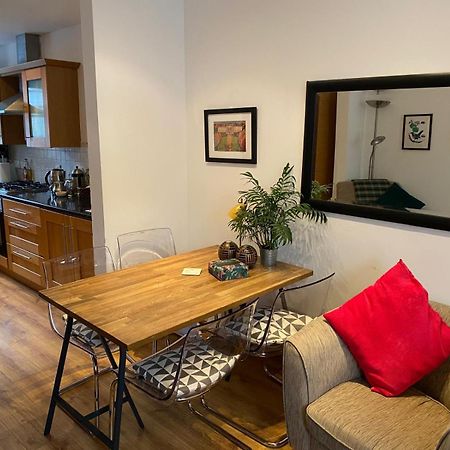 True Colours Apartment In Central Location Bangor  Exterior photo