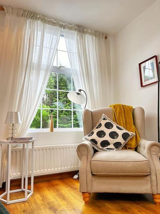 True Colours Apartment In Central Location Bangor  Exterior photo